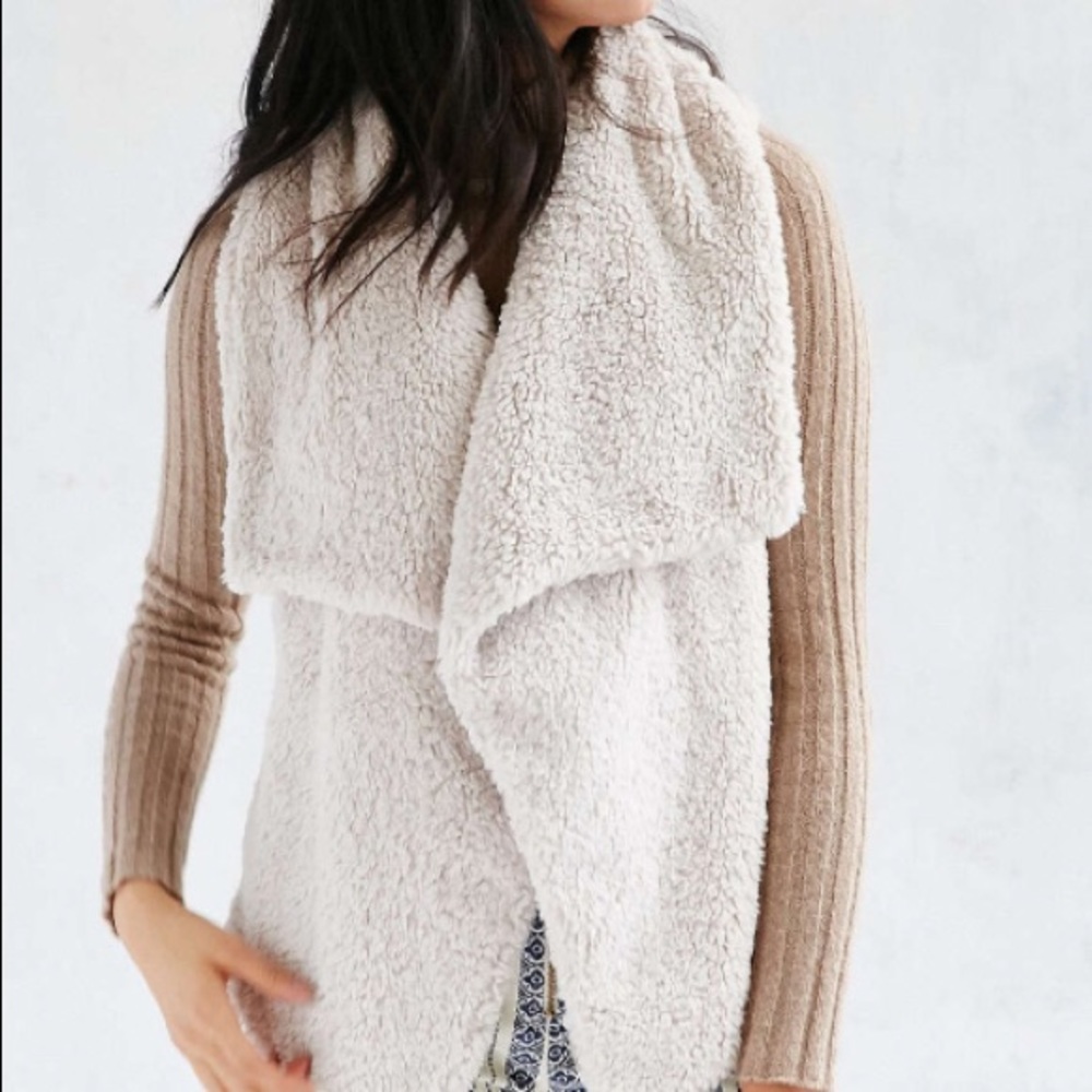B.B. Dakota Light Off White Cream Vest